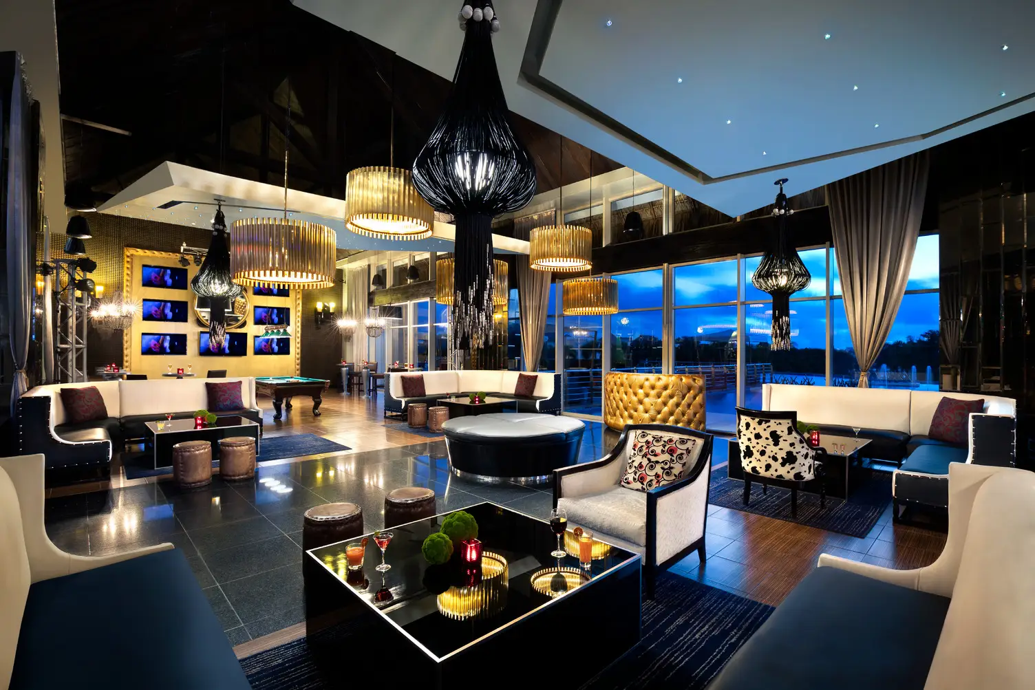 MOON LOUNGE MOON LOUNGE