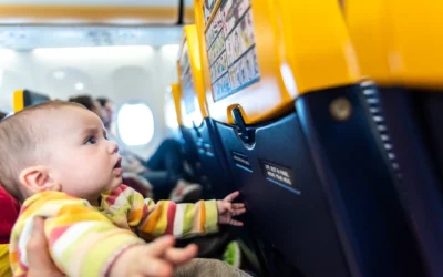 ¿Cómo viajar en avión con un bebé?