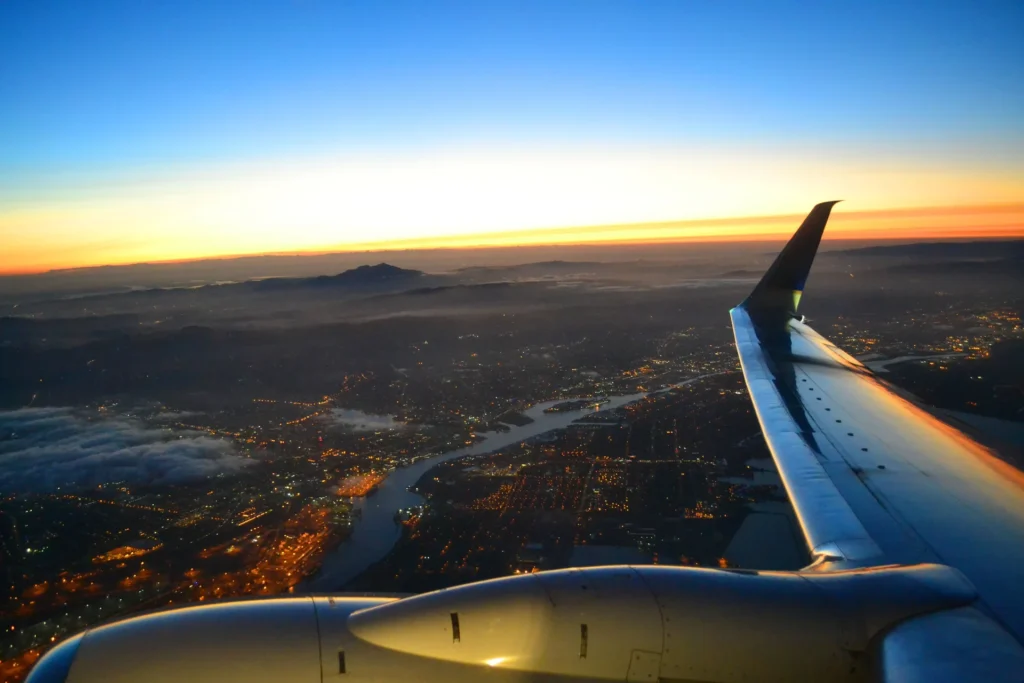 Vista aérea de un amanecer sobre la ciudad de San Francisco